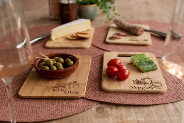 set bamboe tapasplankjes met aankleding, gemaakt door Puntgaaf made personal