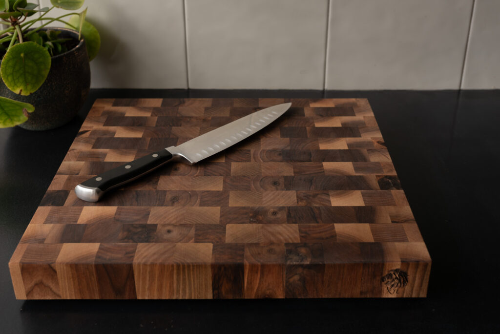 Luxe notenhouten snijplank met koksmes